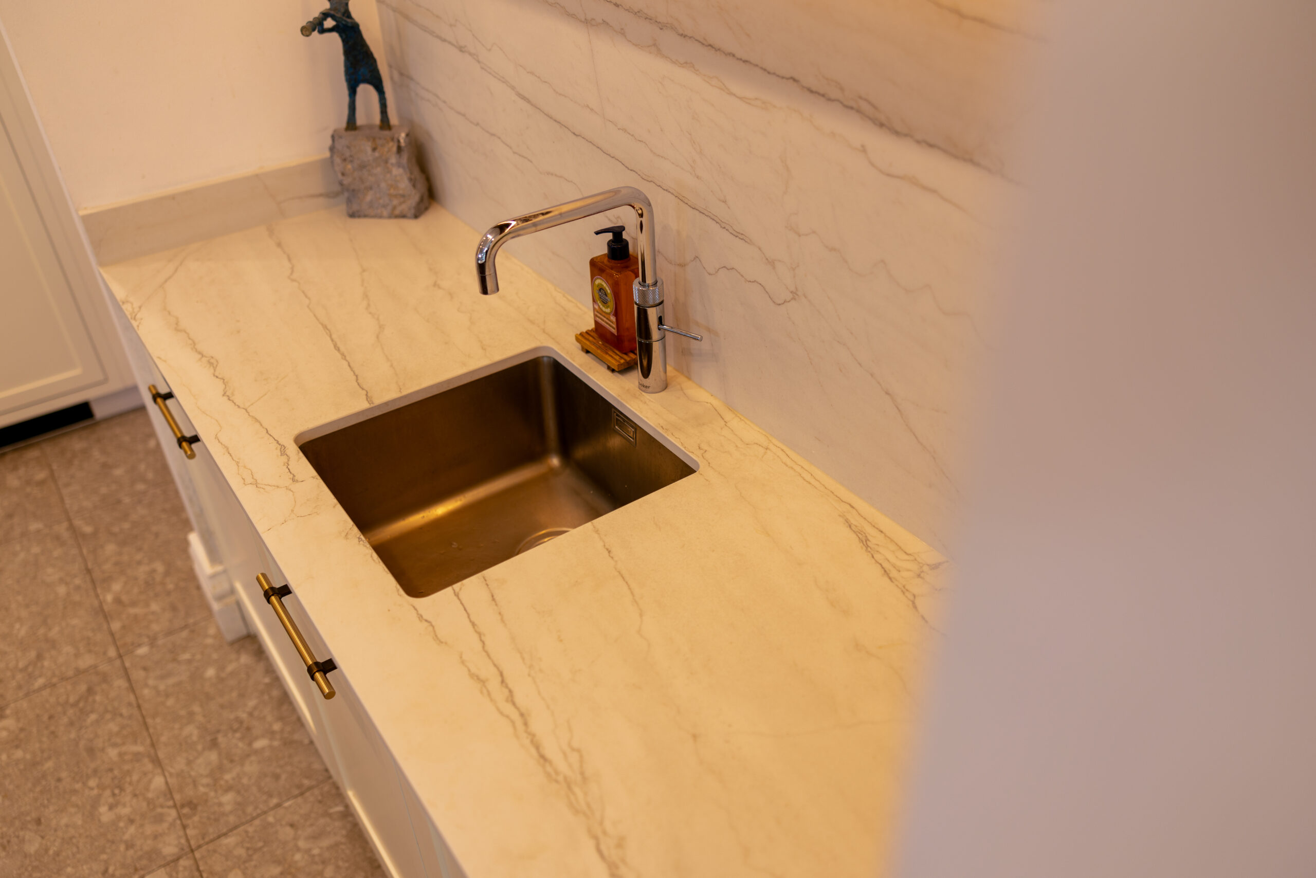 Edge profile and junction detail