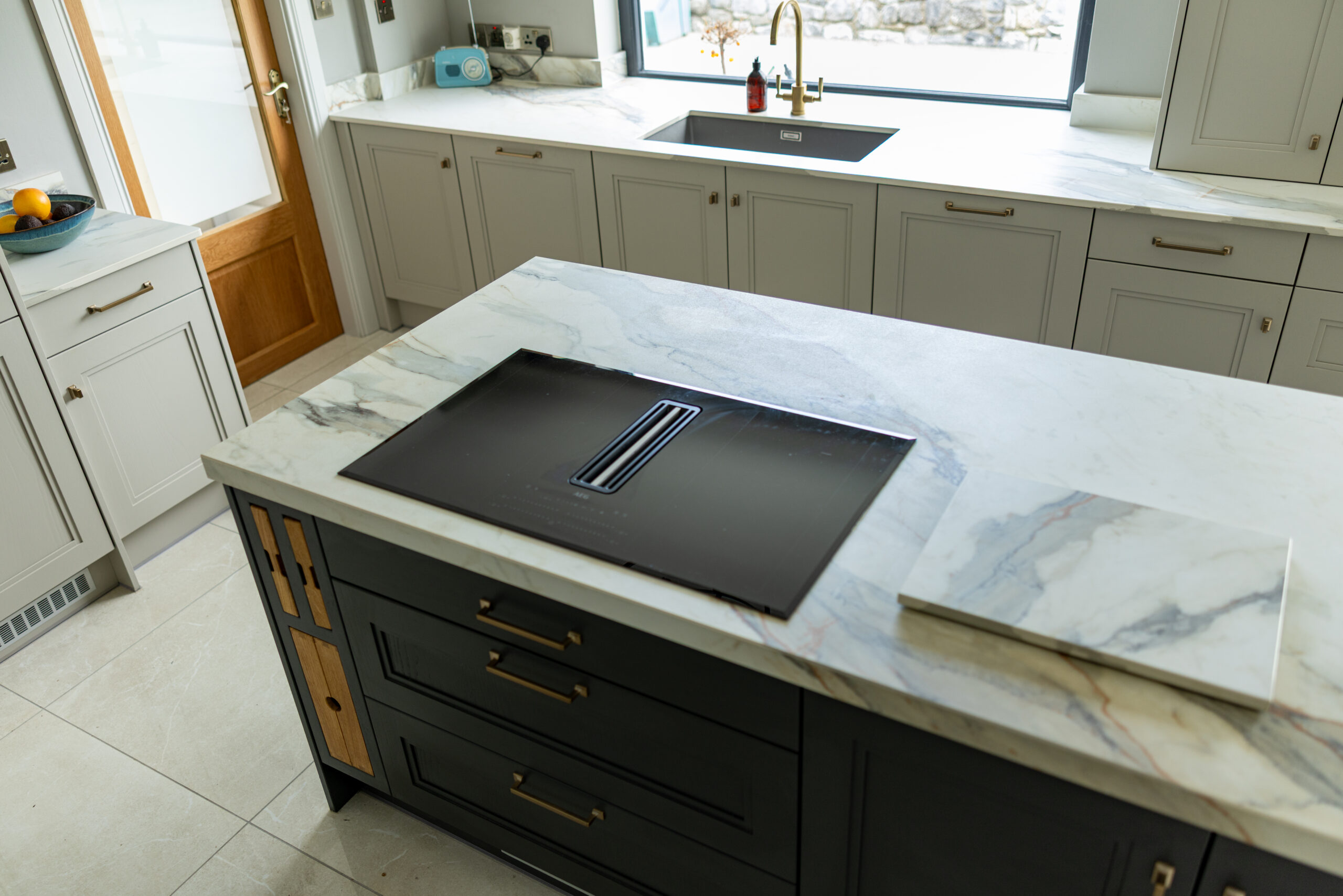 Island surface with Calacatta movement