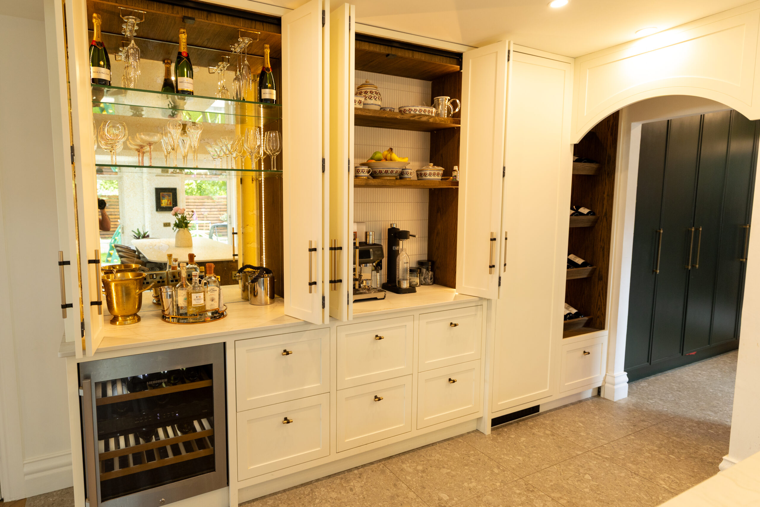 Detail of subtle linear veining