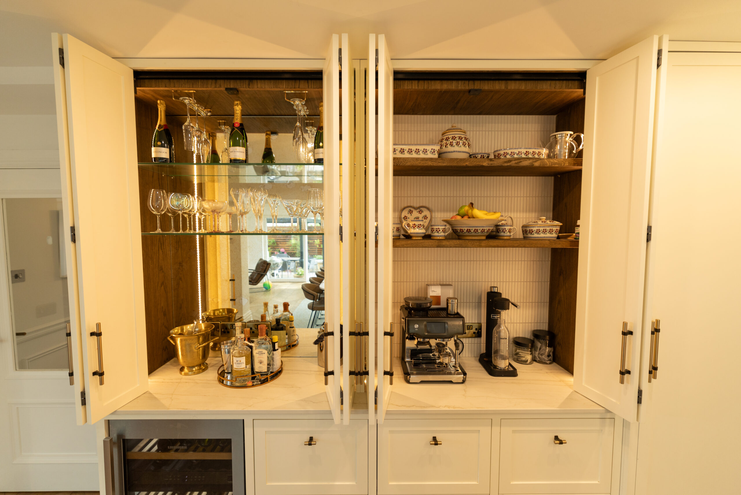 Neural worktop with wall cladding