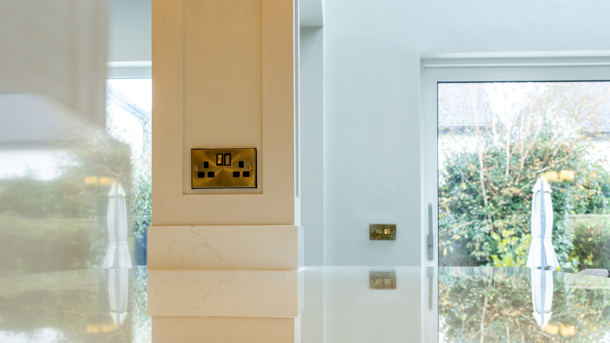 Range and back wall clad in Muse by Casla quartz